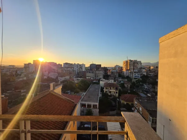Te Selvia, Jap me qera apartament 1+1 totalisht i mobiluar. 60.000leke . 10 min nga qendra