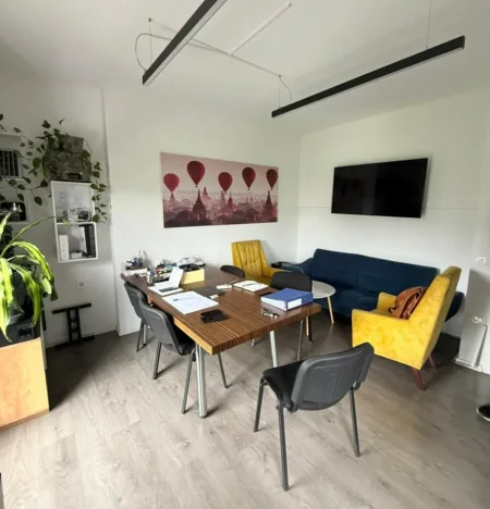 Tirane, jepet me qera zyre , 125 m² 900 € 