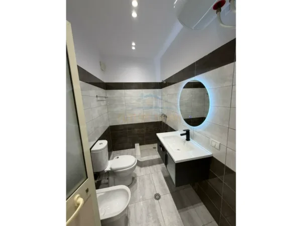 Tirane, shitet apartament 1+1 Kati 4, 61 m² 120.000 € (Unaza e Re)
