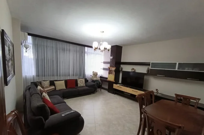 Tirane, jepet me qera apartament 2+1 Kati 6, 110 m² 1.000 € (Ministria e Jashtme)