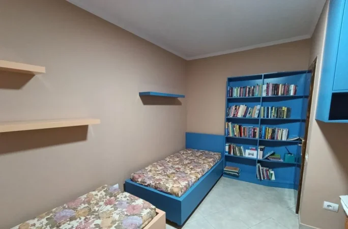 Tirane, jepet me qera apartament 2+1 Kati 6, 110 m² 1.000 € (Ministria e Jashtme)