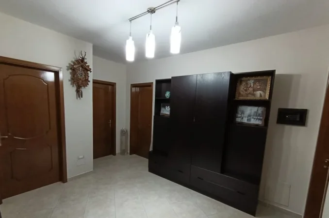 Tirane, jepet me qera apartament 2+1 Kati 6, 110 m² 1.000 € (Ministria e Jashtme)