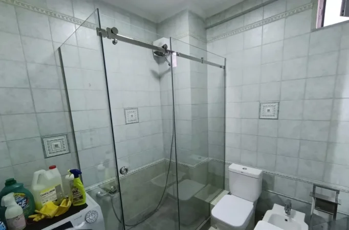 Tirane, jepet me qera apartament 2+1 Kati 6, 110 m² 1.000 € (Ministria e Jashtme)