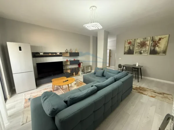 Tirane, jepet me qera apartament 2+1+Ballkon Kati 7, 78 m² 580 € (MATERNITETI I RI)