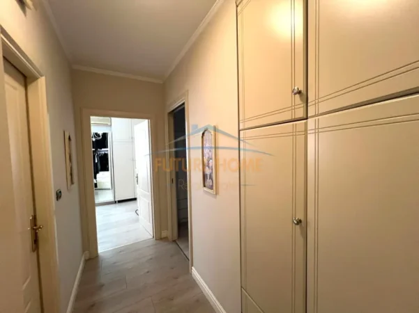 Tirane, jepet me qera apartament 2+1+Ballkon Kati 10, 125 m² 1.500 € 