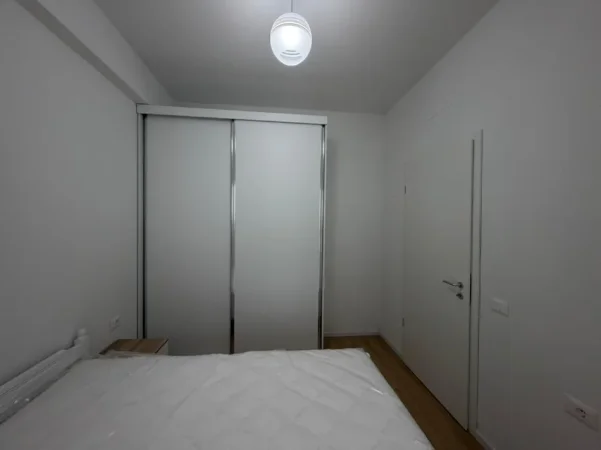 Tirane, jepet me qera apartament 1+1+Ballkon Kati 5, 61 m² 350 € (Kompleksi Kadiu Ali Demi)