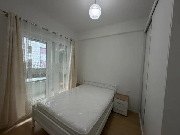 Tirane, jepet me qera apartament 1+1+Ballkon Kati 5, 61 m² 350 € (Kompleksi Kadiu Ali Demi)