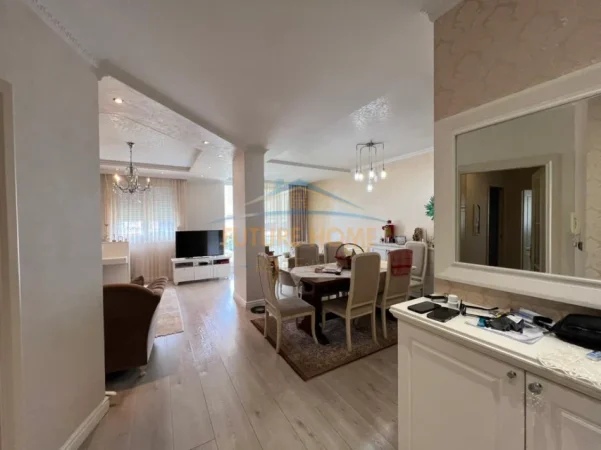 Tirane, jepet me qera apartament 2+1+Ballkon Kati 10, 125 m² 1.500 € (Blloku)