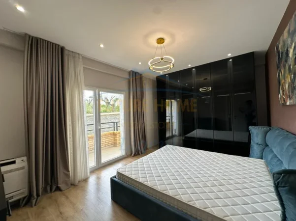 Tirane, jepet me qera apartament 3+1+Ballkon Kati 1, 150 m² 1.200 € 