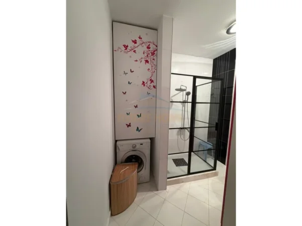 Tirane, shitet apartament 2+1+Ballkon Kati 4, 105 m² 325.000 € (Rruga e Barrikadave)