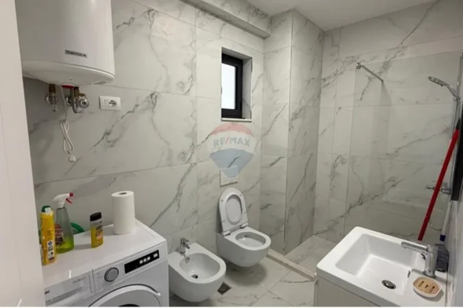 Tirane, jepet me qera apartament 2+1+Ballkon Kati 2, 104 m² 700 € (Porcelan)