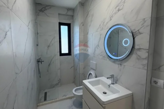 Tirane, jepet me qera apartament 2+1+Ballkon Kati 2, 104 m² 700 € (Porcelan)