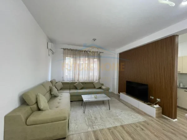 Tirane, jepet me qera apartament 2+1+Ballkon Kati 4, 71 m² 650 € (Liqeni i Thate)