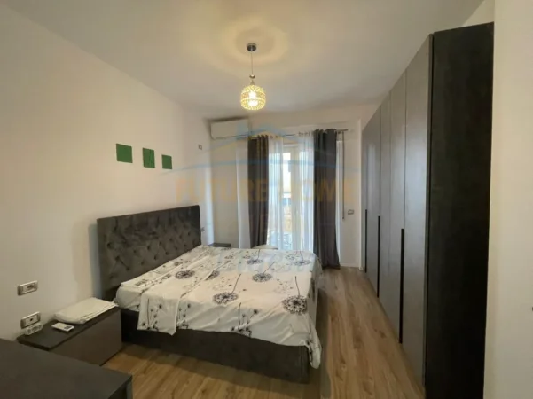 Tirane, jepet me qera apartament 2+1+Ballkon Kati 4, 71 m² 650 € (Liqeni i Thate)