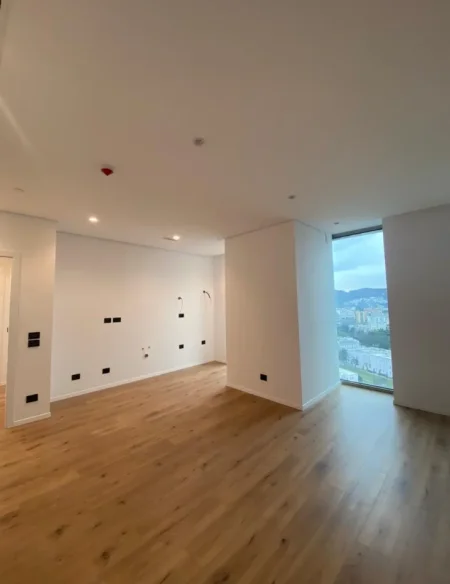 Tirane, jepet me qera zyre Kati 19, 150 m² 2.500 € (Downtown One Tirana, Qendër)