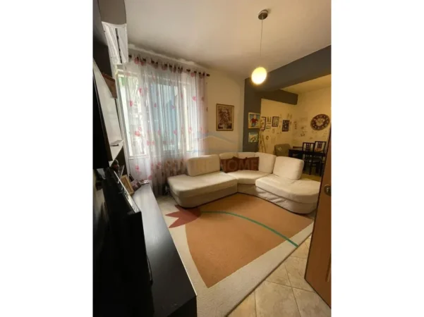 Tirane, shitet apartament 2+1+Ballkon Kati 6, 94 m² 195.000 € (Rruga e Kavajes)