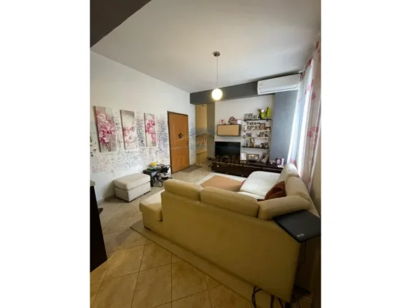 Tirane, shitet apartament 2+1+Ballkon Kati 6, 94 m² 195.000 € (Rruga e Kavajes)