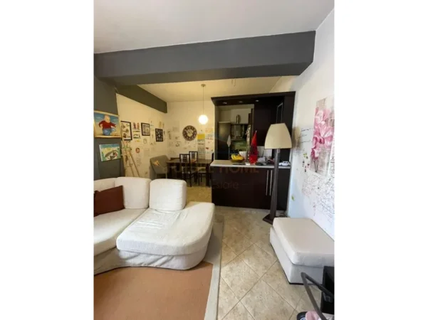 Tirane, shitet apartament 2+1+Ballkon Kati 6, 94 m² 195.000 € (Rruga e Kavajes)
