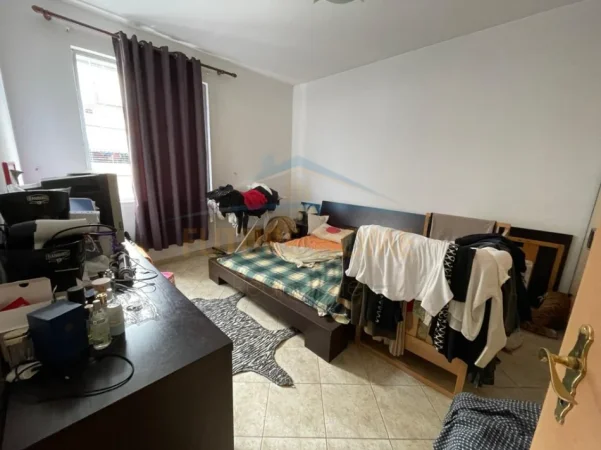 Tirane, shitet apartament 2+1+Ballkon Kati 6, 94 m² 195.000 € (Rruga e Kavajes)
