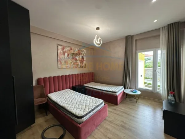 Tirane, jepet me qera apartament 3+1+Ballkon Kati 1, 149 m² 1.200 € (Farke)