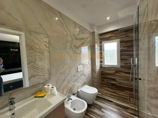 Tirane, jepet me qera apartament 3+1+Ballkon Kati 1, 149 m² 1.200 € (Farke)
