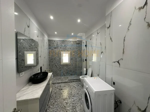 Tirane, jepet me qera apartament 3+1+Ballkon Kati 1, 149 m² 1.200 € (Farke)