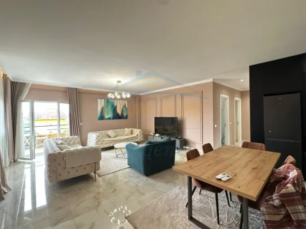 Tirane, jepet me qera apartament 3+1+Ballkon Kati 1, 149 m² 1.200 € (Farke)