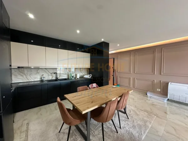 Tirane, jepet me qera apartament 3+1+Ballkon Kati 1, 149 m² 1.200 € (Farke)