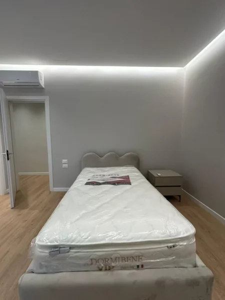 Tirane, jepet me qera Vile 3 Katshe , 300 m² 4.500 € (Liqeni i Thatë, Green Valley Residence)