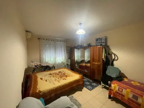 Durres, shitet apartament 2+1+Ballkon Kati 3, 94 m² 220.000 € (Gjykata e Rrethit Gjyqësor)