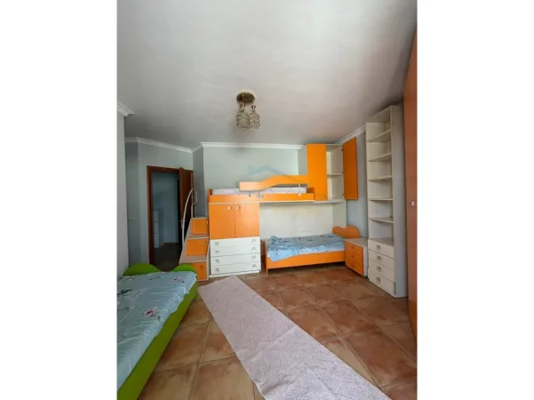 Tirane, jepet me qera apartament 2+1+Ballkon Kati 8, 98 m² 450 € (Unaza e Re)