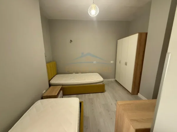 Tirane, jepet me qera apartament 2+1+Ballkon Kati 7, 76 m² 580 € (Xhamlliku)