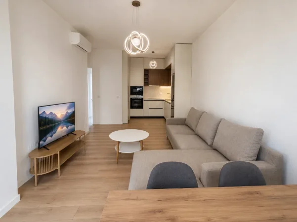 Tirane, jap me qera apartament 2+1+2 tualete+ Ballkon Kati 6, 90 m², 49,000 Lekë (Univers City)