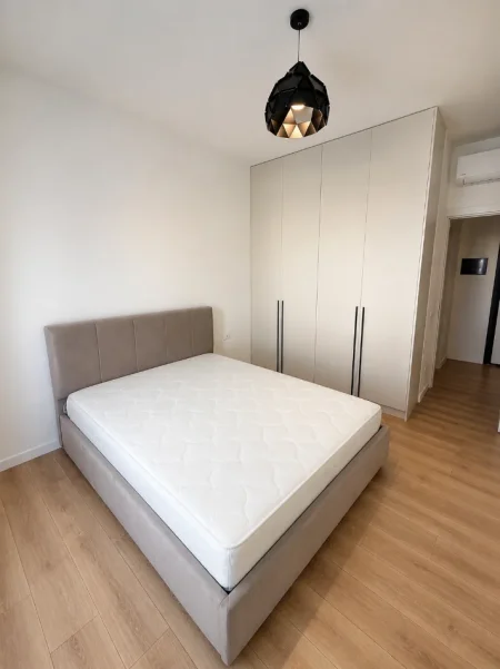 Tirane, jap me qera apartament 2+1+2 tualete+ Ballkon Kati 6, 90 m², 49,000 Lekë (Univers City)