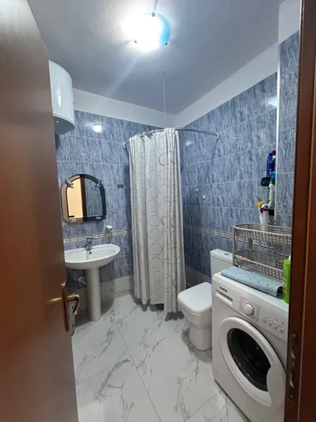 Tirane, jepet me qera apartament 2+1 Kati 6, (Rruga Muhamet Gjollesha)