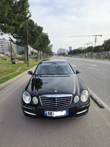 Shqiperi, shes makine Mercedes e 220 Nafte, e zeze automatik 26.900 km 6.300 €