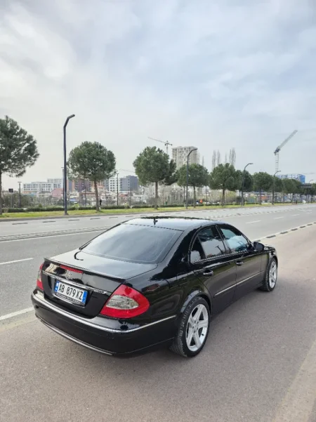 Shqiperi, shes makine Mercedes e 220 Nafte, e zeze automatik 26.900 km 6.300 €