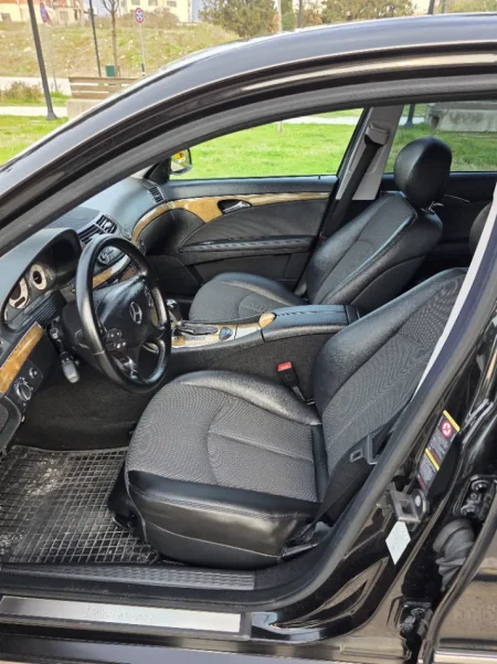 Shqiperi, shes makine Mercedes e 220 Nafte, e zeze automatik 26.900 km 6.300 €