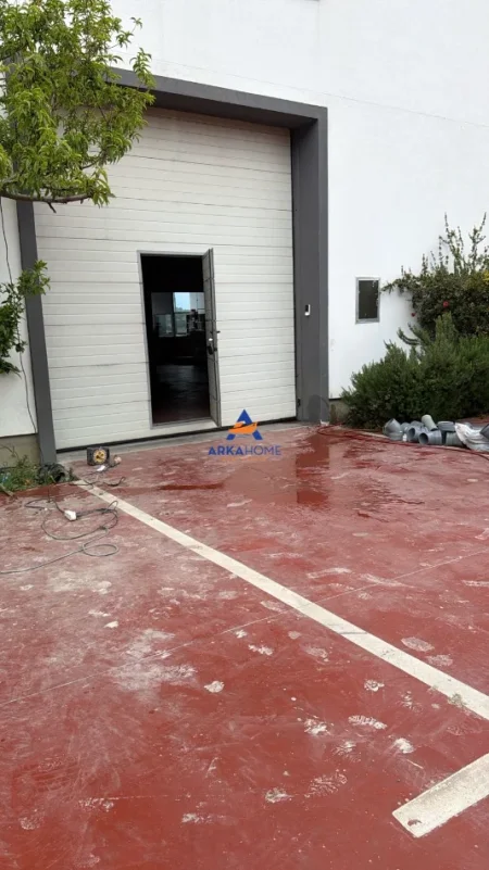 Tirane, jepet me qera magazine Kati 0, 1.000 m² 5.000 € 