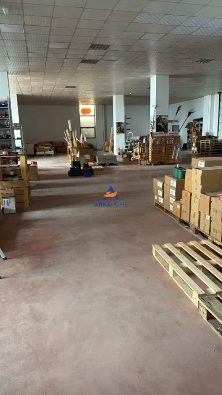 Tirane, jepet me qera magazine Kati 0, 1.000 m² 5.000 € 