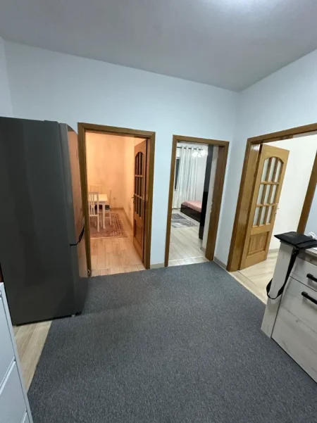 Tirane, jepet me qera apartament 3+1+Ballkon Kati 3, 100 m² 800 € (Myslym Shyri)