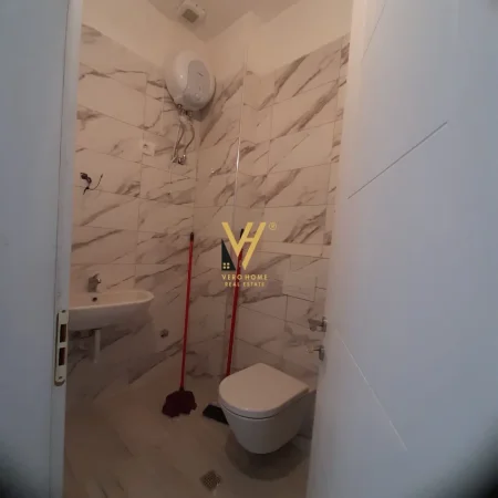 Tirane, jepet me qera dyqan Kati 0, 25 m² 270 € (KINOSTUDIO)