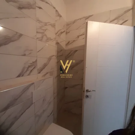 Tirane, jepet me qera dyqan Kati 0, 25 m² 270 € (KINOSTUDIO)