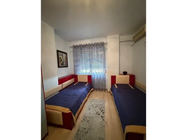 Tirane, shitet apartament 2+1 Kati 4, 105 m² 330.000 € (Rruga e Barrikadave)