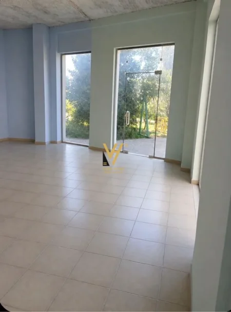 Tirane, shitet dyqan Kati 0, 61 m² 90.000 € (QYTET STUDENTI)
