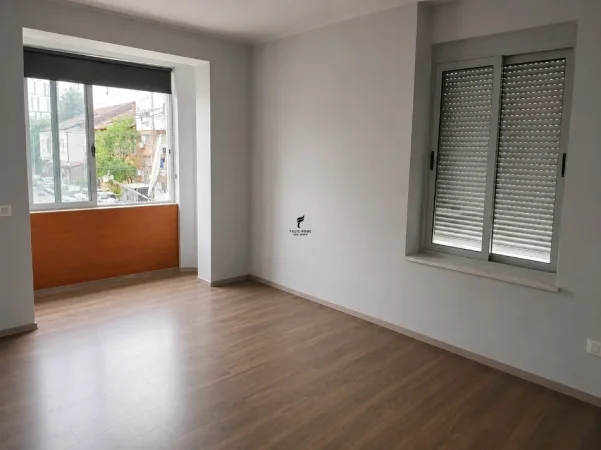 Tirane, jepet me qera zyre Kati 2, 74 m² 550 € (STADIUMI DINAMO)