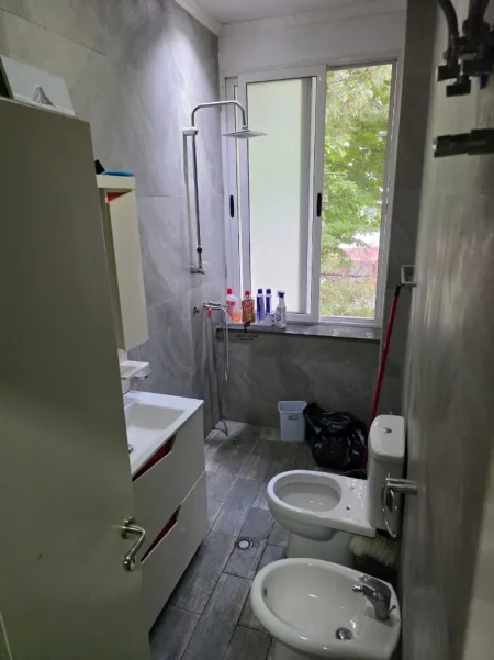 Tirane, jepet me qera zyre Kati 2, 74 m² 550 € (STADIUMI DINAMO)