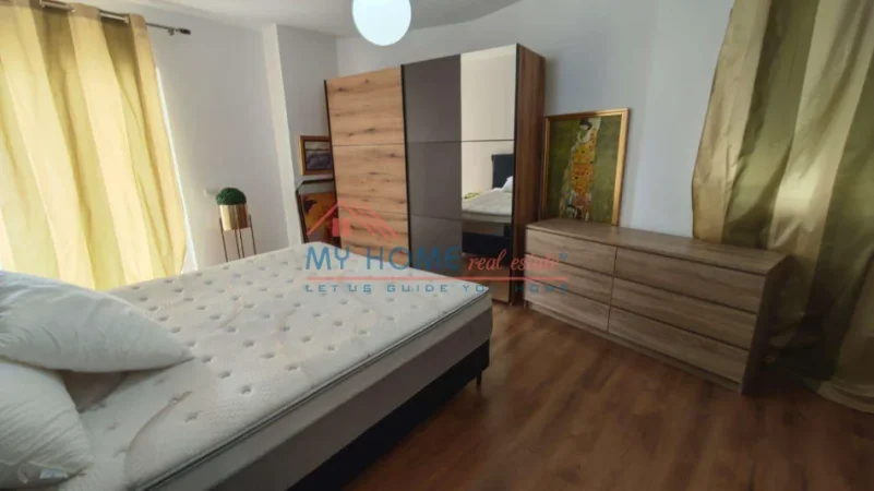 Tirane, jepet me qera apartament 2+1+Ballkon Kati 7, 105 m² 950 € (Komuna e Parisit)