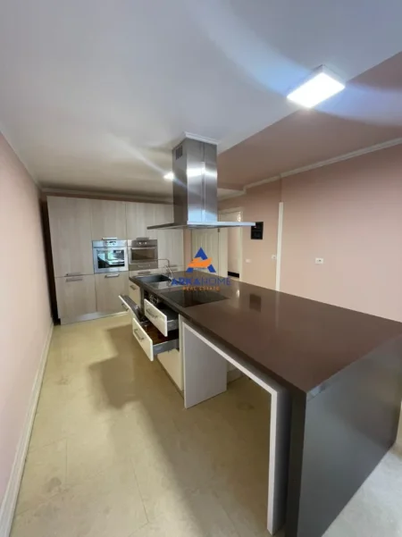 Tirane, jepet me qera Vile 3 Katshe Kati 3, 250 m² 3.995 € 