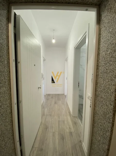 Tirane, jepet me qera zyre Kati 6, 72 m² 720 € (KOMUNA E PARISIT)